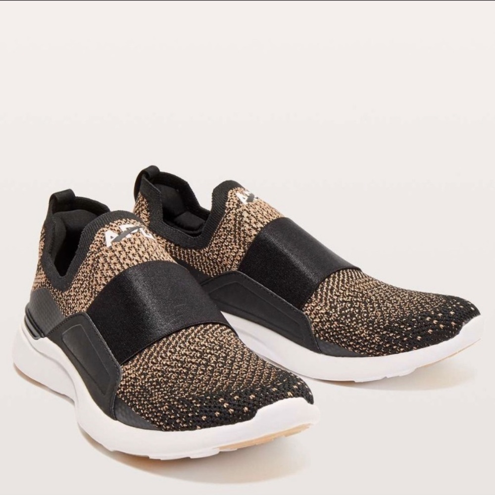 APL Techloom Bliss - Rose gold and black sneakers